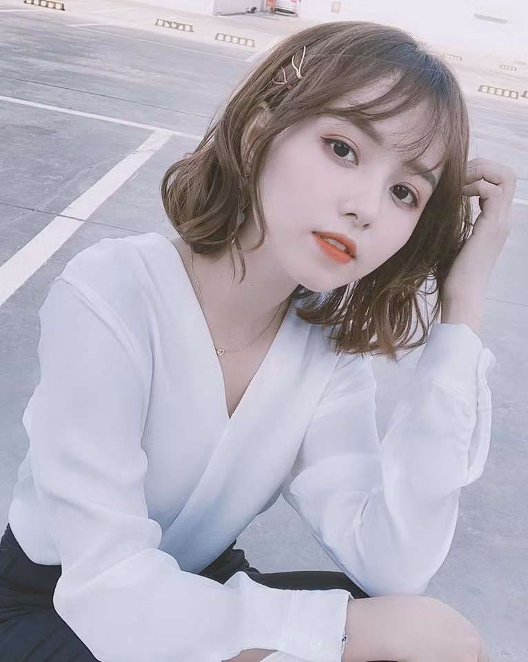 Sở hữu gương mặt khả ái, đôi mắt biết cười cùng làn da trắng sứ Hồng Hạnh được xem là "của hiếm" của ngành Công nghệ thông tin thời điểm bấy giờ.