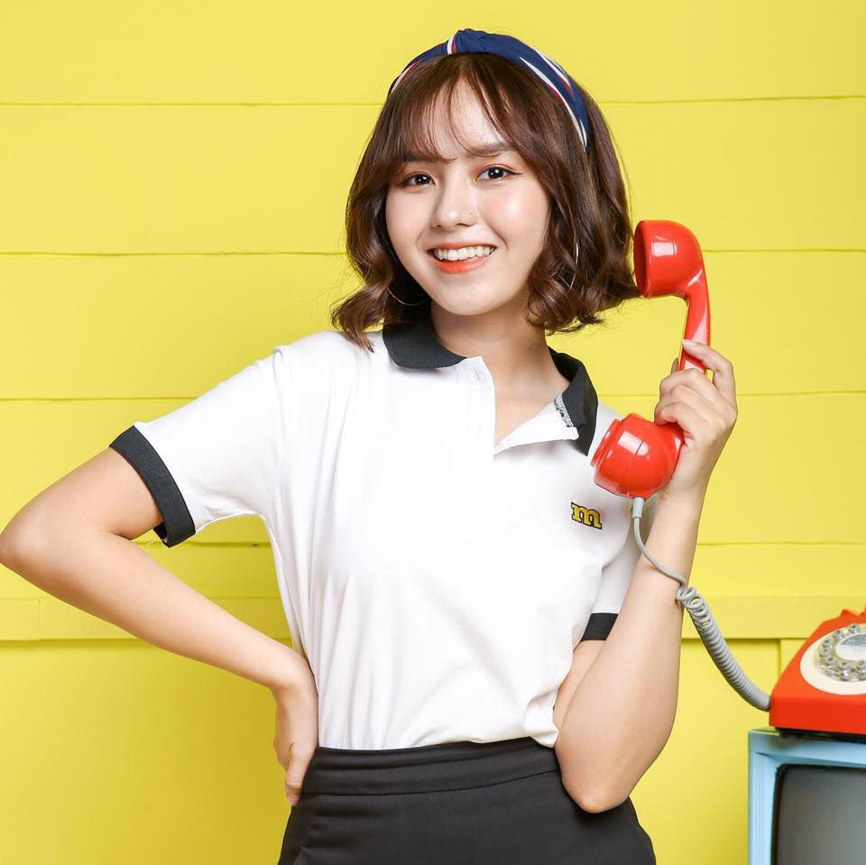 Hồng Hạnh cũng khẳng định rằng, bản thân không có ý định lấn sân vào giới showbiz bởi con người cô vốn thích sự bình yên, với cô “sự nổi tiếng luôn đi kèm những rắc rối” nên cô nàng chỉ muốn được làm những gì mình yêu thích và đã theo đuổi ngay từ lúc ban đầu.