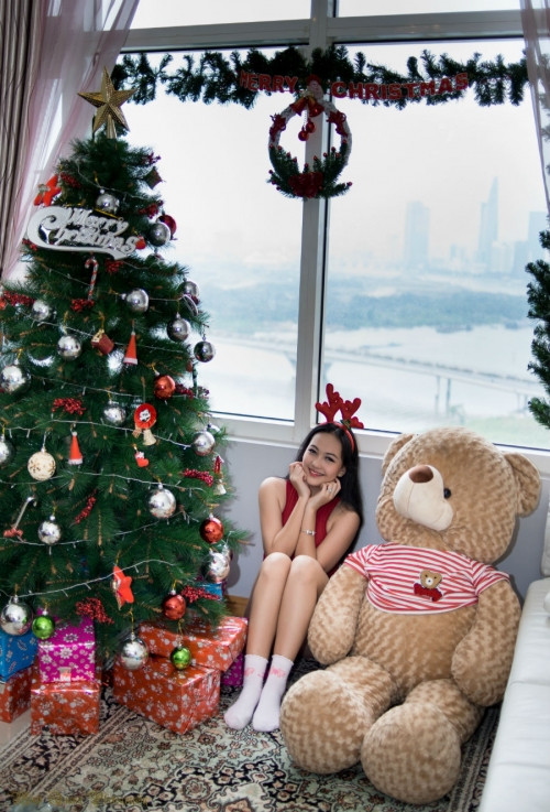 Sau khi bộ ảnh thổ dân ngực trần bị phát tán trên mạng, cô gái 16 tuổi Hứa Phạm Linda bị nói rằng độ tuổi của cô chưa đủ phù hợp để thể hiện những bức ảnh mang tính đột biến và phá cách như vậy. Ảnh: Minh Quang Photography.