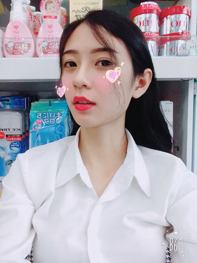 Thúy Diệu cũng cho biết thêm mình rất ít khi chụp ảnh nên album ảnh trên trang cá nhân của cô chỉ có vài tấm giản dị tuy nhiên vẫn phát ra thần thái cực xuất sắc.