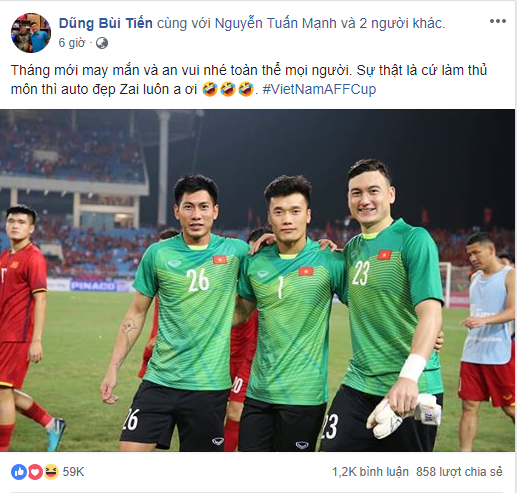 Còn với thủ môn Bùi Tiến Dũng, anh đã đăng bức ảnh cùng với 2 người đàn anh của mình và chúc các fan tháng mới vui vẻ.