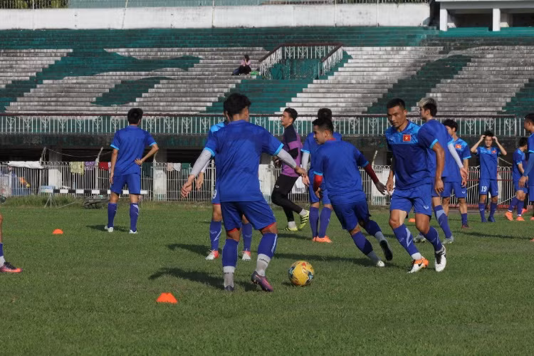Chiều 19/11, tức là trước trận khai mạc AFF Cup 2016 gặp đội chủ nhà Myanmar 1 ngày, ĐTQG Việt Nam đã có buổi tập cuối cùng.