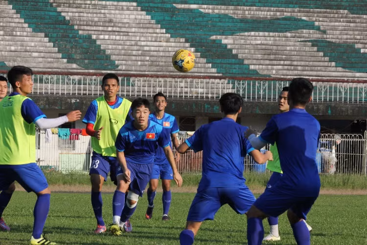 Nhiều người chứng kiến bài tập này đã có những câu bình luận khá dí dỏm: "Phải chẳng HLV Hữu Thắng muốn biến các học trò của mình thành các VĐV bóng rổ".