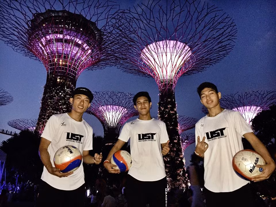 Anh chàng đẹp trai Đoàn Thanh Tùng (nickname Tungage) sinh năm 1988, từng theo học khoa Điện tử, Học viện Bưu chính Viễn thông Hà Nội. Chàng trai này được biết đến là một trong số những nghệ sĩ tâng bóng freestyle có tiếng tại thủ đô.