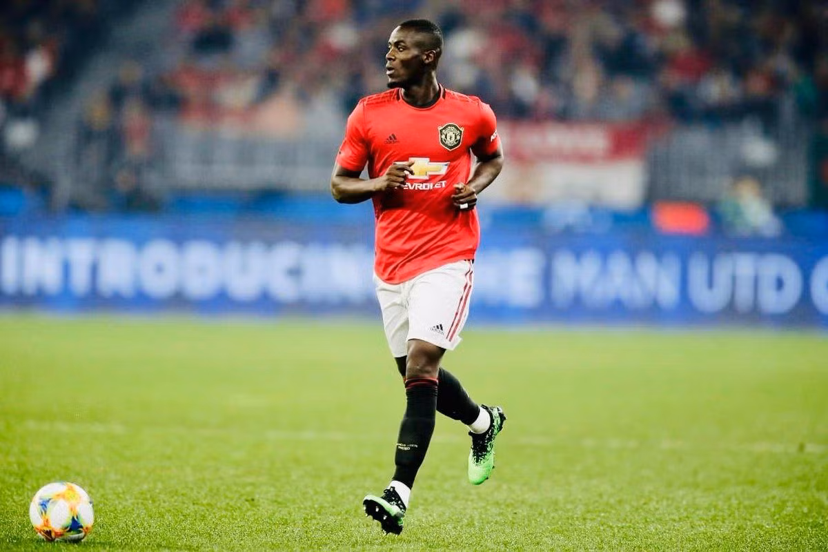 Chuyển nhượng cầu thủ từ Daily Mirror, HLV Ole Gunnar Solskjaer sẽ phải đẩy đi ít nhất một trung vệ để dọn chỗ cho Harry Maguire và đó có thể là những cái Eric Bailly.