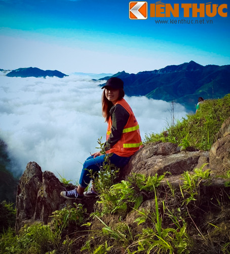 Bạn Thanh Thúy, người từng có nhiều lần tìm đến Tà Xua để săn mây chia sẻ: "Địa điểm lý tưởng để có thể ngắm biển mây tại Tà Xua đó là ngã 3 trung tâm xã Tà Xùa gần hướng đi Háng Đồng.