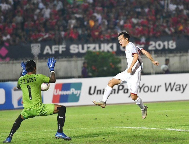 Theo băng ghi hình quay lại, Văn Toàn chưa rơi vào thế việt vị khi vẫn đứng trên hàng phòng ngự đối phương, cho thấy các trọng tài đã mắc sai lầm tước đi bàn thắng hợp lệ của ĐT Việt Nam tại vòng bảng AFF Suzuki Cup 2018.