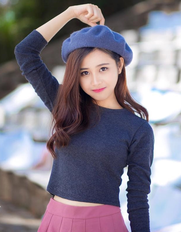 Lật ngược lại lịch sử, nhiều người nhận ra Phương Dung chính là gương mặt từng nhận giải nhất Icon 2017 báo Hoa Mực tím, top 5 gương mặt ảnh bìa báo Hoa Học Trò 2016, giải nhất Tìm kiếm tài năng trẻ huyện Lộc Ninh 2016, giải nhì Tìm kiếm tài năng trẻ tỉnh Bình Phước 2014...