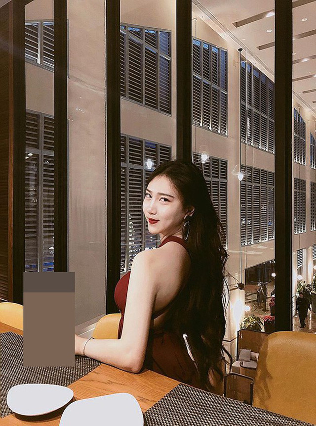 Cùng với những đường cong gợi cảm, Hồ Ngọc Ý Nhi còn sở hữu phong cách thời trang cực chất mà khi nhìn những set đồ cô nàng này mặc, nhiều bạn nữ phải bắt chước, học theo.