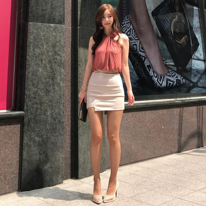 Nhiều người còn cho rằng nhan sắc của nữ họa sĩ Hàn Quốc này không hề thua kém những ca sĩ hay diễn viên nổi tiếng.