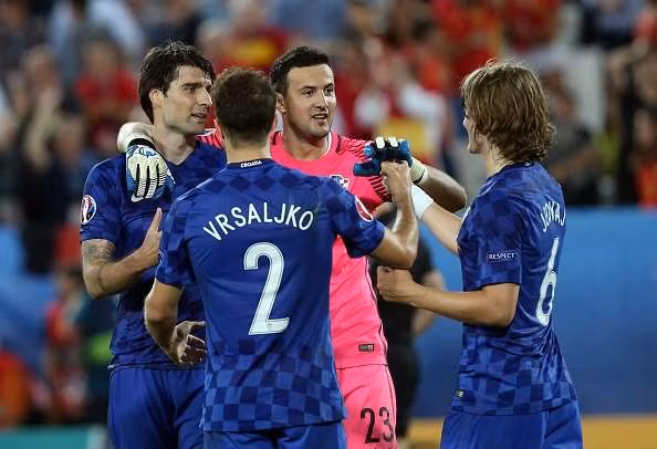 Euro 2016 Croatia - Bo Dao Nha: Noi chien Real Madrid