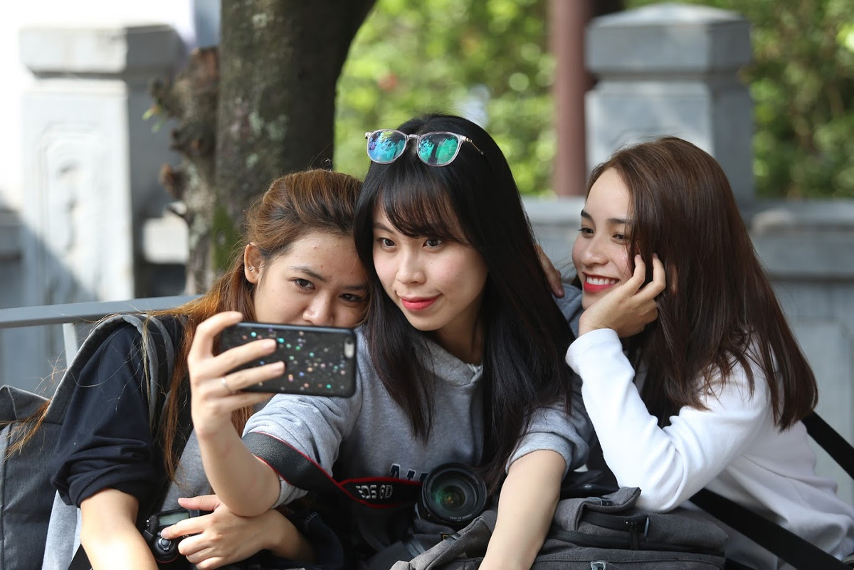 Tương truyền, nếu ai đang yêu đến cầu thì tình yêu sẽ đơm hoa kết trái, nếu tình duyên lận đận, gặp trắc trở sẽ an hòa. Với những ai đã từng tan vỡ chuyện tình cảm, gia đình thì vết thương sẽ sớm lành hoặc gặp nhân duyên mới…