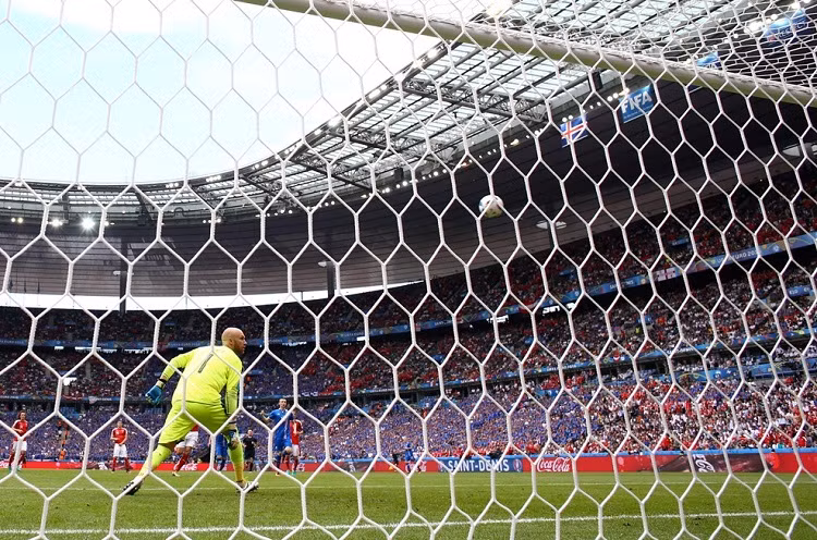 Euro 2016 Iceland 2 - 1 Ao: Chien thang bat ngo