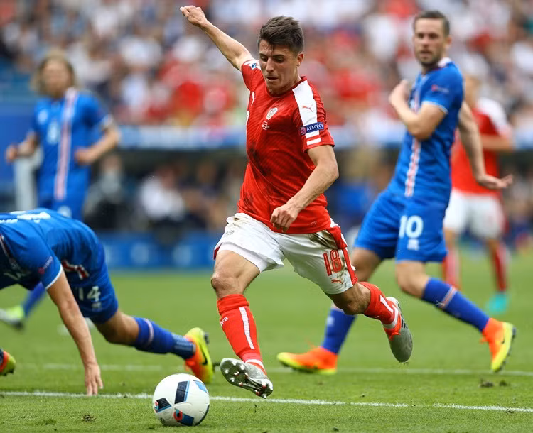 Trận đấu giữa Iceland và Áo tại lượt trận cuối bảng E VCK Euro 2016 kết thúc với tỷ số 2-1 nghiêng về phía Iceland. Với chiến thắng này, các cầu thủ Iceland đã lọt vào vòng 1/8 Euro 2016 với vị trí thứ hai (5 điểm).