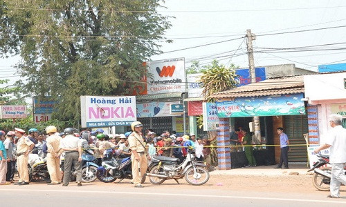 Chong khai nhan bop co vo chet roi tu tu