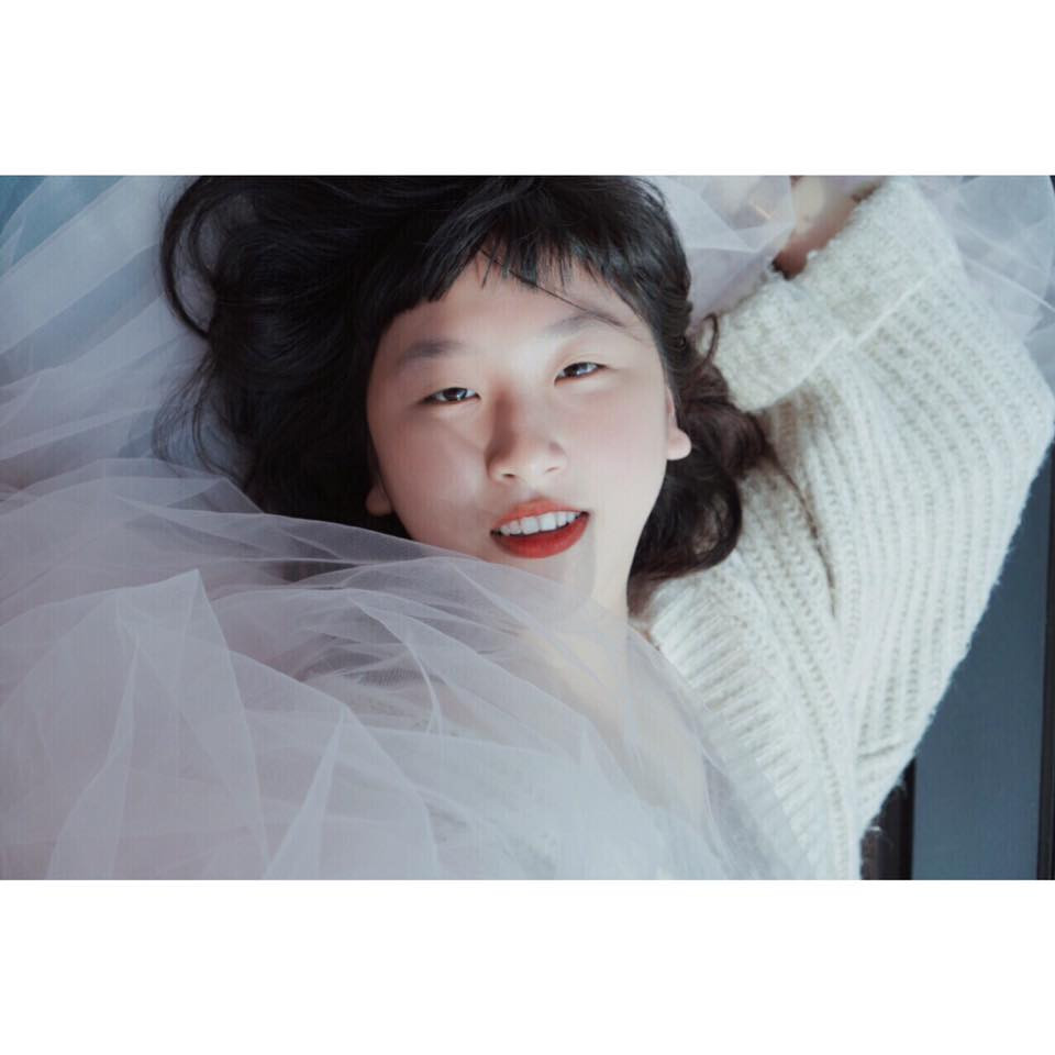 ụ cười rạng rỡ, thần thái “cân cả thế giới” đã giúp Trang Hy thu hút mọi ánh nhìn đến nỗi chẳng ai còn để ý đến chiếc bụng có thừa 1 chút mỡ hay phần cánh tay kém thon gọn.