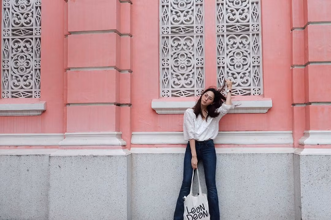 Ngay trung tâm Sài Gòn, có một nhà thờ nổi bần bật với vẻ đẹp cổ điển mà chúng ta ít ai để ý đến nhưng dưới con mắt của bạn bè quốc tế, nó lại mang một vẻ đẹp rực rỡ và lộng lẫy đến như vậy.