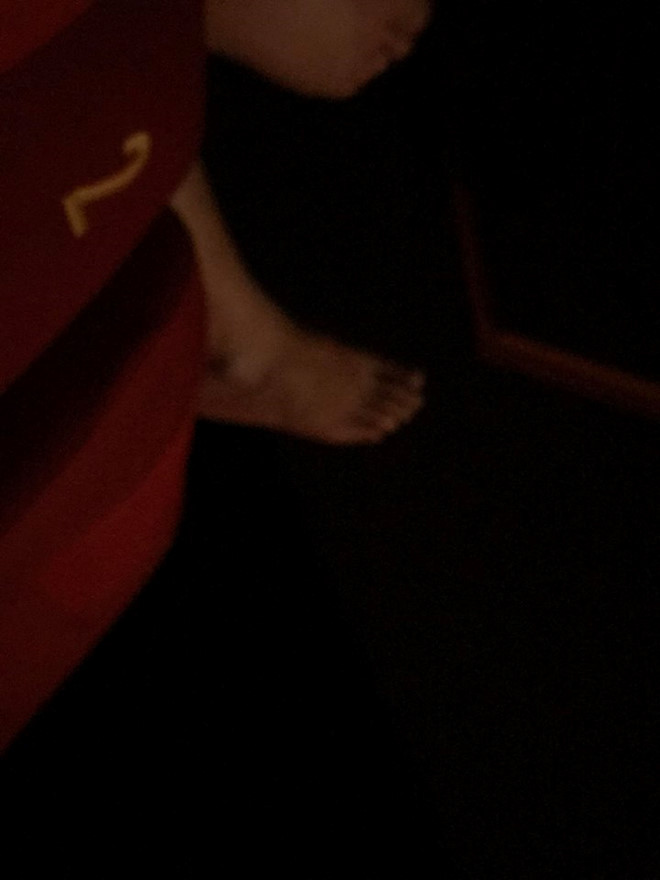 Nickname B.B chia sẻ: "Đi xem phim ghét nhất là gặp mấy bạn như thế này luôn, phim thì không xem, toàn làm việc riêng, xong còn gây ảnh hưởng đến những người xung quanh".