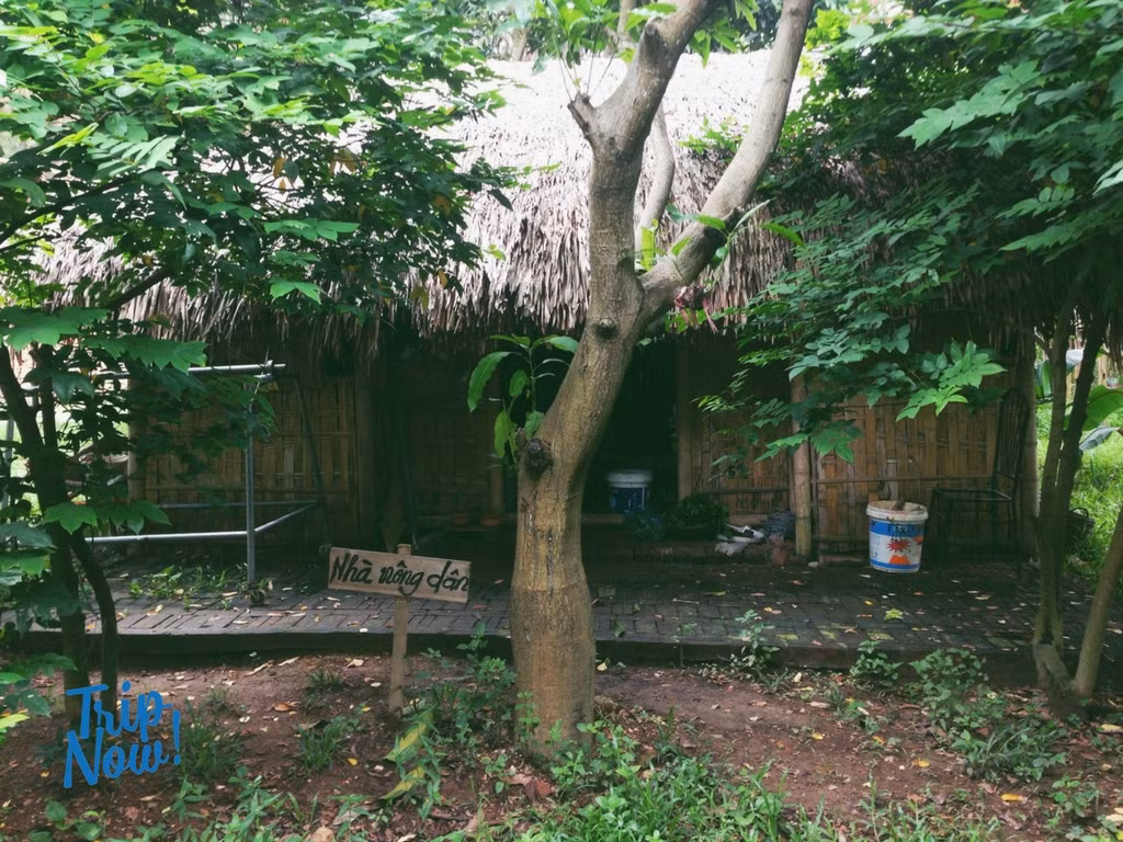 Thăm thú những góc đầy hương quê như nhà cấp 4, khu vườn nuôi gà, dê, lợn sẽ khiến bạn cảm giác như ở quê nhà thân quen.