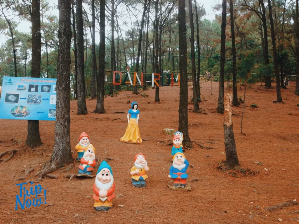 Vậy nhiều người đặt ra câu hỏi, liệu ở khu du lịch Bản Rõm có gì để cuốn hút giới giới trẻ đến như vậy và đặc biệt là ở kì nghỉ lễ Quốc khánh lần này? để trả lời cho câu hỏi này rất nhiều bài chia sẻ của các bạn trẻ đã từng tới đây được đăng tải trên mạng xã hội và thu hút được nhiều thành viên đón đọc.