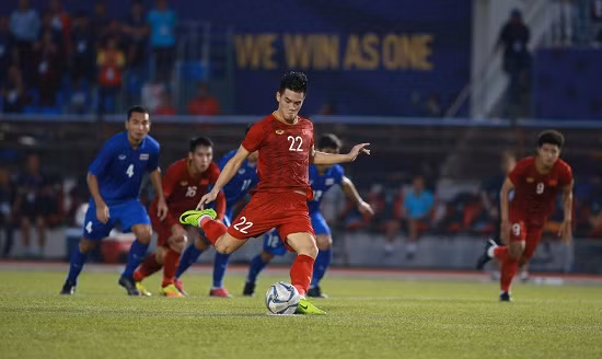 U22 Viet Nam tien Thai Lan len may bay roi SEA Game 30 ngay vong bang-Hinh-2