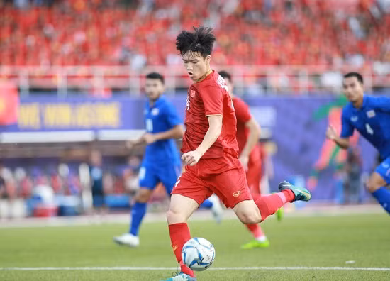 U22 Viet Nam tien Thai Lan len may bay roi SEA Game 30 ngay vong bang-Hinh-7