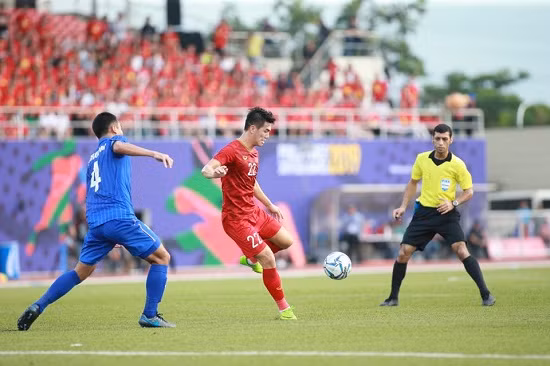 U22 Viet Nam tien Thai Lan len may bay roi SEA Game 30 ngay vong bang-Hinh-6
