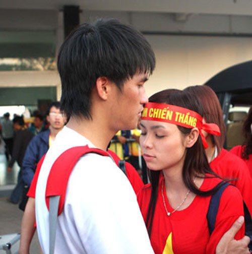 Sau khi chia tay trong im lặng với Thùy Dung, Công Vinh đến với ca sĩ Thủy Tiên. Mới đây, cặp đôi được gọi là Beck - Vic phiên bản Việt này đã cử hành hôn lễ và chính thức về sống với nhau.