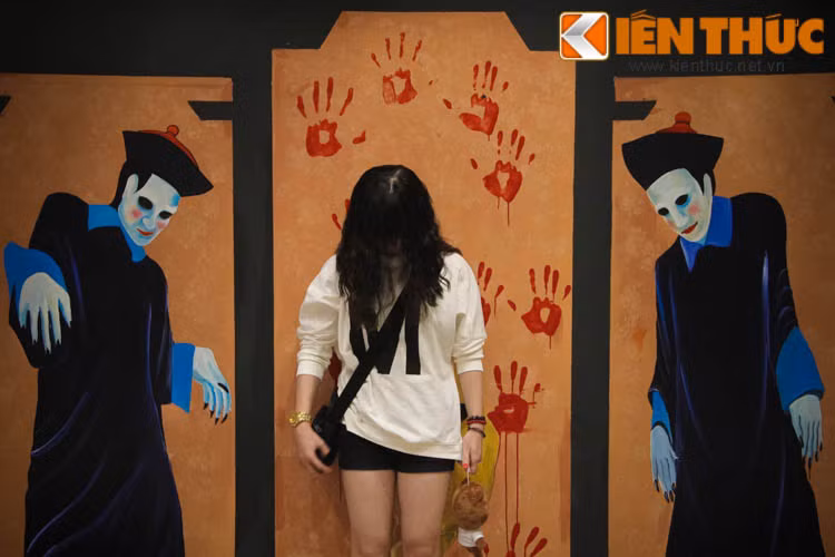 Trang trí ma quái, nhà ma khiến nhiều người phải rùng mình.