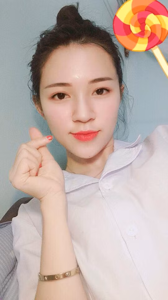 Cùng ngắm nhìn vẻ xinh đẹp của cô nàng hot girl fan Chelsea vừa qua khiến dân mạng một phen chao đảo và không rời mắt ngắm nhìn. Ảnh trong bài: Facebook nhân vật.