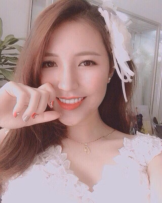 Không chỉ xinh đẹp, thích bóng đá, Phương Lan còn tiết lộ rằng cô bạn có thể chơi bóng tốt ở vị trí tiền đạo. Đã có lần cô từng đoạt giải cầu thủ xuất sắc tại các giải bóng đá nữ của trường hay ở xã.