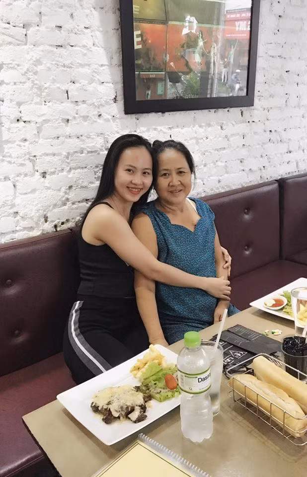 Chia sẻ thêm về động lực đổi đời của mình Anh Túc nói: "Mình muốn thay đổi bản thân, từ bé không có bố bảo vệ, rất hay bị bắt nạt nên mình muốn mạnh mẽ. Mạnh mẽ để bảo vệ cả mẹ nữa. Tiếp đó là tiền, HLV là nghề rất hào nhoáng, có thể kiếm ra nhiều tiền lại thay đổi con người theo hướng tốt hơn, mình đã từng rất nghèo và ước mơ luôn cháy trong huyết quản của mình đó là muốn vươn lên chăm lo cho mẹ".