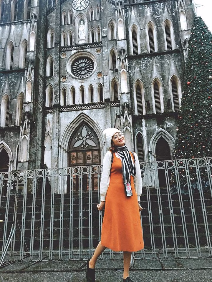 Dù là sáng hay tối nhưng khung cảnh trang hoàng của khu vực Nhà thờ Lớn - Hà Nội đều vô cùng đẹp và bắt mắt.