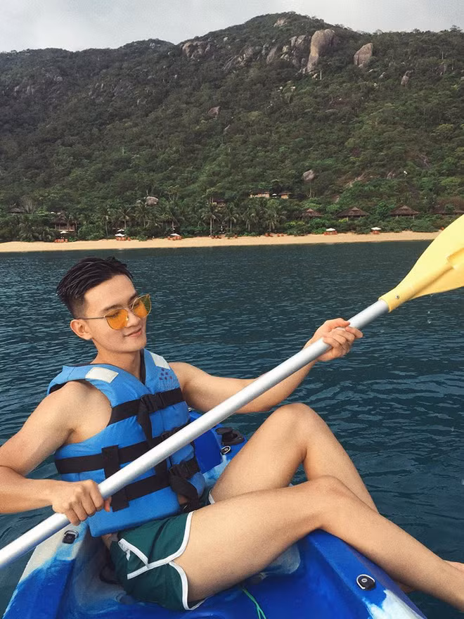 Hiện tại, Vòng Công Thành đã là một chàng trai trưởng thành ở độ tuổi 24. Sau "thời hoàng kim" nổi đình nổi đám trên các forum thì anh chàng này có tham gia trong một cuộc thi dành cho người mẫu ảnh và theo đuổi công việc này trong một thời gian ngắn.