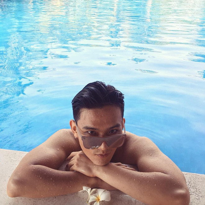 Hiện tại Vòng Công Thành đã sang Mỹ định cư. Không còn là cậu bé với gương mặt dễ thương, nhí nhảnh, Công Thành của tuổi 24 đã trông rắn rỏi, trưởng thành và đàn ông hơn rất nhiều.