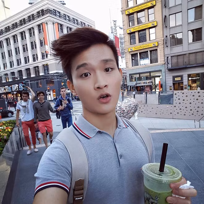 Có thể nói Ken Kul của thời đó là một trong những nhân vật hội tụ đầy đủ những tố chất của một hot teen Việt đời đầu với gương mặt thì xinh trai đúng kiểu "búng ra sữa", tóc luôn được cắt theo kiểu sư tử đúng style Hàn Quốc, chụp hình tự sướng trước gương bằng máy ảnh compact vô cùng điệu nghệ và lúc nào cũng bắt được những góc đẹp nhất.