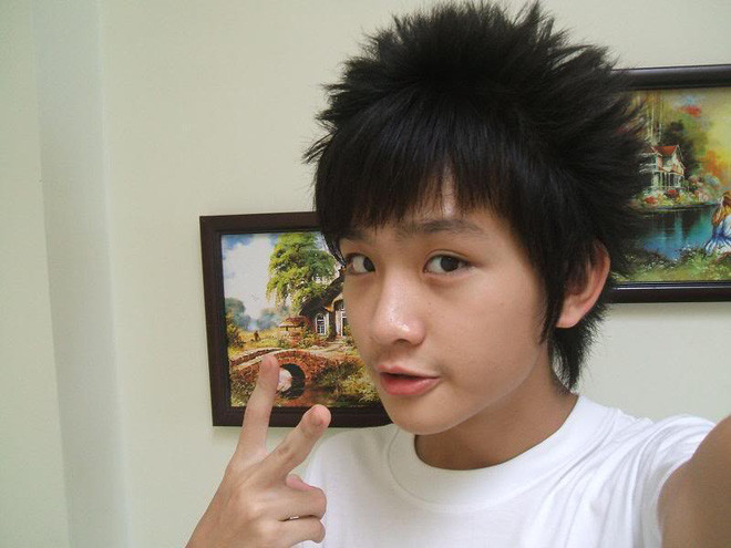 Ken Kul tên thật là Vòng Công Thành, sinh năm 1994 và từng rất nổi trên các diễn đàn nhờ vào vẻ ngoài dễ thương của mình.