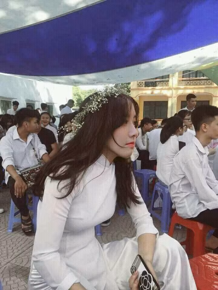 Bên cạnh đó vẫn có những thành phần tử tế giúp cô bạn trên chữa cháy bằng cách "thay đầu" hot girl xinh đẹp vào.