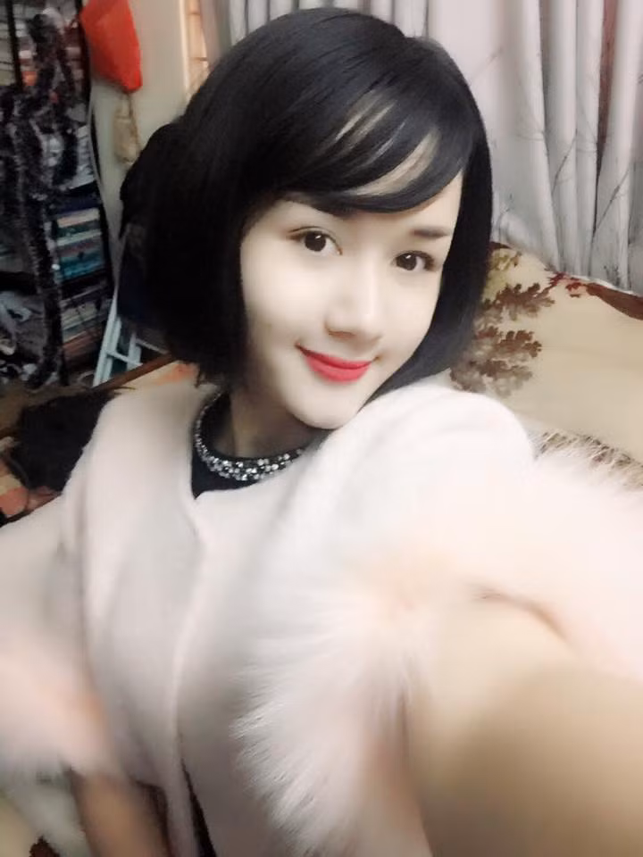 Sở hữu khuôn mặt bầu bĩnh, cùng đôi mắt to tròn, nhiều học sinh cũng như dân mạng tưởng nhầm Thủy Tiên là diễn viên hay người mẫu trong showbiz Việt.