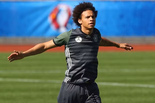 Leroy Sane được đưa về Man City từ Schalke với giá 43,7 triệu bảng. Mùa trước, Sane gây ấn tượng khi có 8 bàn sau 33 trận tại Bundesliga. Anh hiện vẫn chưa chơi cho Man xanh trận nào mùa này.