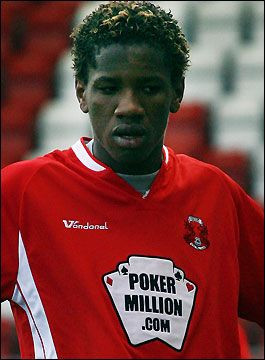 Chưa bao giờ, người ta thôi so sánh giữa Joel Drogba với người anh trai Didier Drogba của cầu thủ này. Trong khi Didier giờ đã là một huyền thoại của bóng đá thế giới thì trái lại, người em Joel vẫn chỉ “an phận” ở Leyton Orient, một CLB hạng hai của nước Anh.