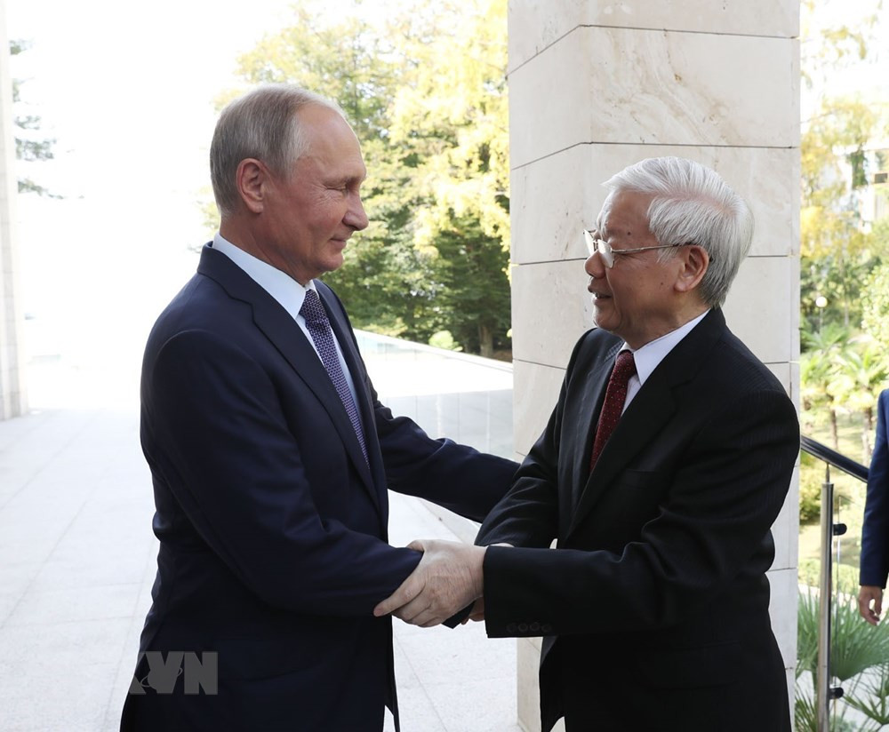 Tổng thống Liên bang Nga Vladimir Putin đón Tổng Bí thư Nguyễn Phú Trọng. (Ảnh: Trí Dũng/TTXVN).