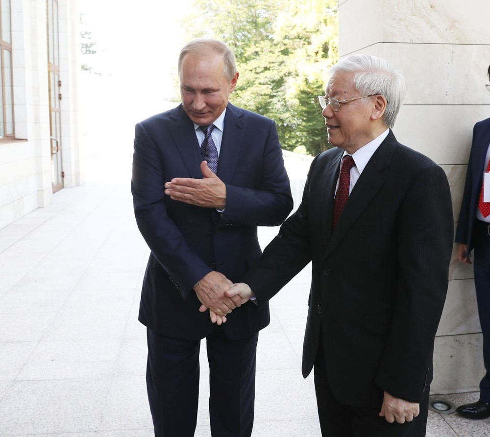 Tổng thống Liên bang Nga Vladimir Putin đón Tổng Bí thư Nguyễn Phú Trọng. (Ảnh: Trí Dũng/TTXVN).