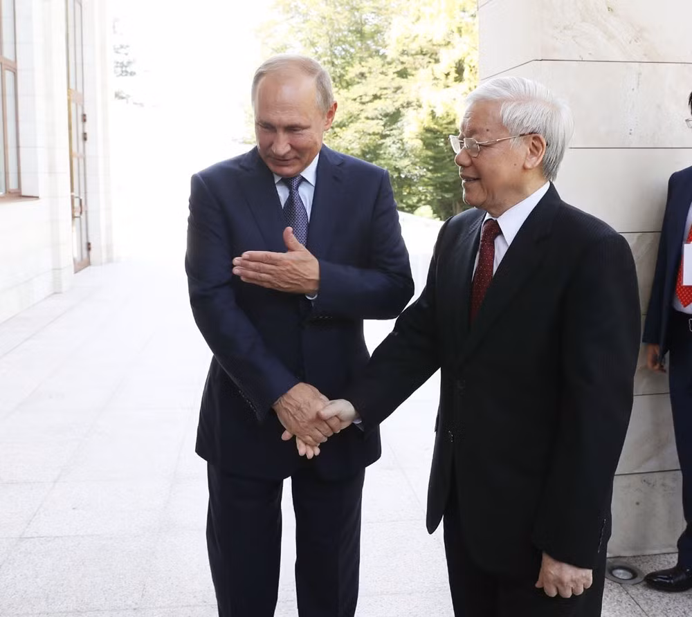 Tổng thống Liên bang Nga Vladimir Putin đón Tổng Bí thư Nguyễn Phú Trọng. (Ảnh: Trí Dũng/TTXVN).