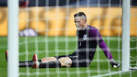 Thêm một ngôi sao nữa của ĐT Anh lỡ hẹn với Euro năm nay đó là thủ thành Jack Butland. Thủ thành số 1 của CLB Stoke City đã bị chấn thương mắt cá chân trong trận giao hữu giữa ĐT Anh vs ĐT Đức và phải nghỉ thi đấu tới đầu mùa giải 2016/17.