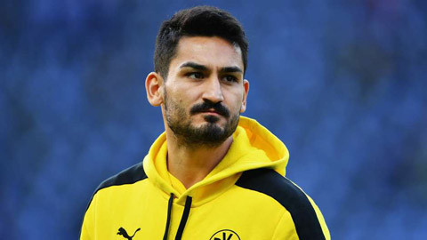 Cũng chung cảnh ngộ lỡ hẹn với Euro diễn ra ở Pháp giống như Oxlade-Chamberlain của ĐT Anh là Ilkay Guendogan (ĐT Đức). Cầu thủ mang hai dòng máu Đức - Thổ này bị trật khớp xương bánh chè trong buổi tập của Dortmund và cần 8 tuần để bình phục.