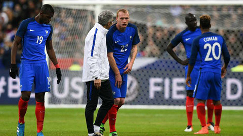 Jeremy Mathieu mới trải qua ca phẫu thuật đầu gối và cần 6 tuần để bình phục, đồng nghĩa với việc trung vệ của ĐT Pháp sẽ không còn cơ hội dự Euro 2016