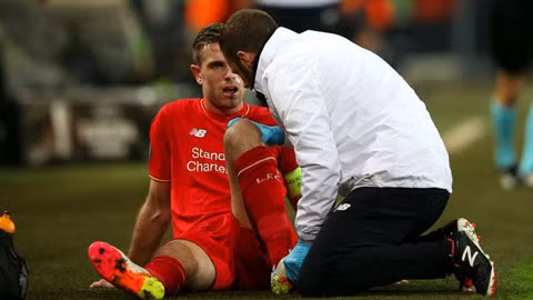 Jordan Henderson (ĐT Anh) bị tổn thương dây chằng đầu gối nghỉ hết mùa và không còn nhiều cơ hội dự Euro 2016.