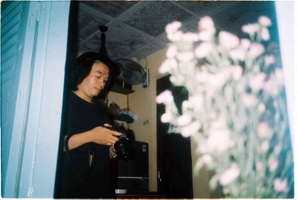 Tiệm cà phê Hẻm Sài Gòn ở 15/29 Nguyễn Thị Minh Khai là một trong những con hẻm đầy cây xanh và bán cà phê được nhiều người yêu thích.