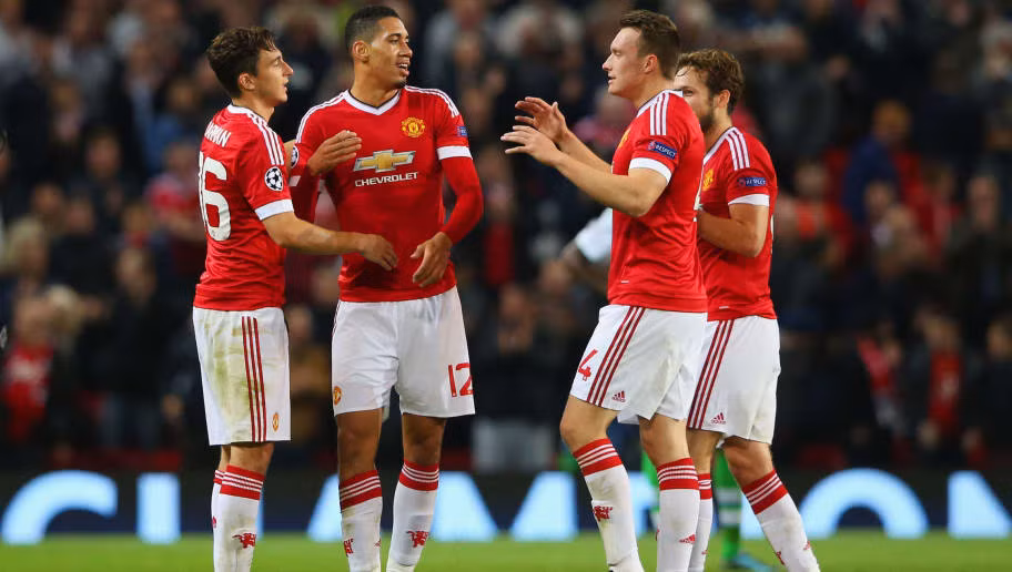 Chuyển nhượng cầu thủ từ Mirror, Smalling bước đầu đạt thỏa thuận gia nhập AS Roma. Tuy nhiên, anh không phải là cái tên cuối cùng ở hàng thủ có thể khăn gói rời khỏi Old Trafford.